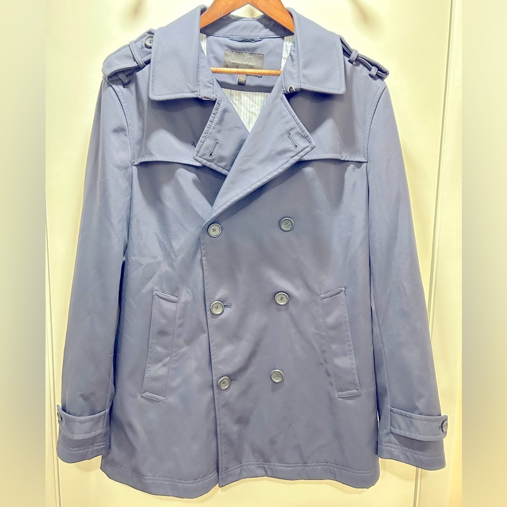 Men’s size large Banana Republic double breasted navy blue trench coat